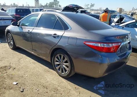 2016 Toyota Camry Xle z USA, uszkodzony, nr VIN 4T4BF1FK7GR542206